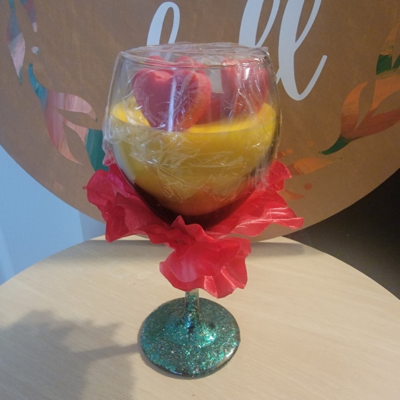 Natural Pure Essence Other - Festive Red and Yellow Decorative Wine Glass